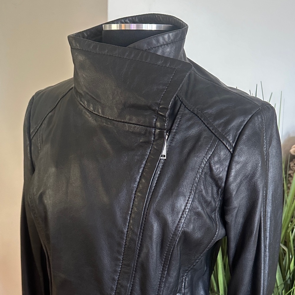 Danier Leather - Women's Black Leather Asymmetrical Zip Up Jacket - Medium - Picture 2 of 11